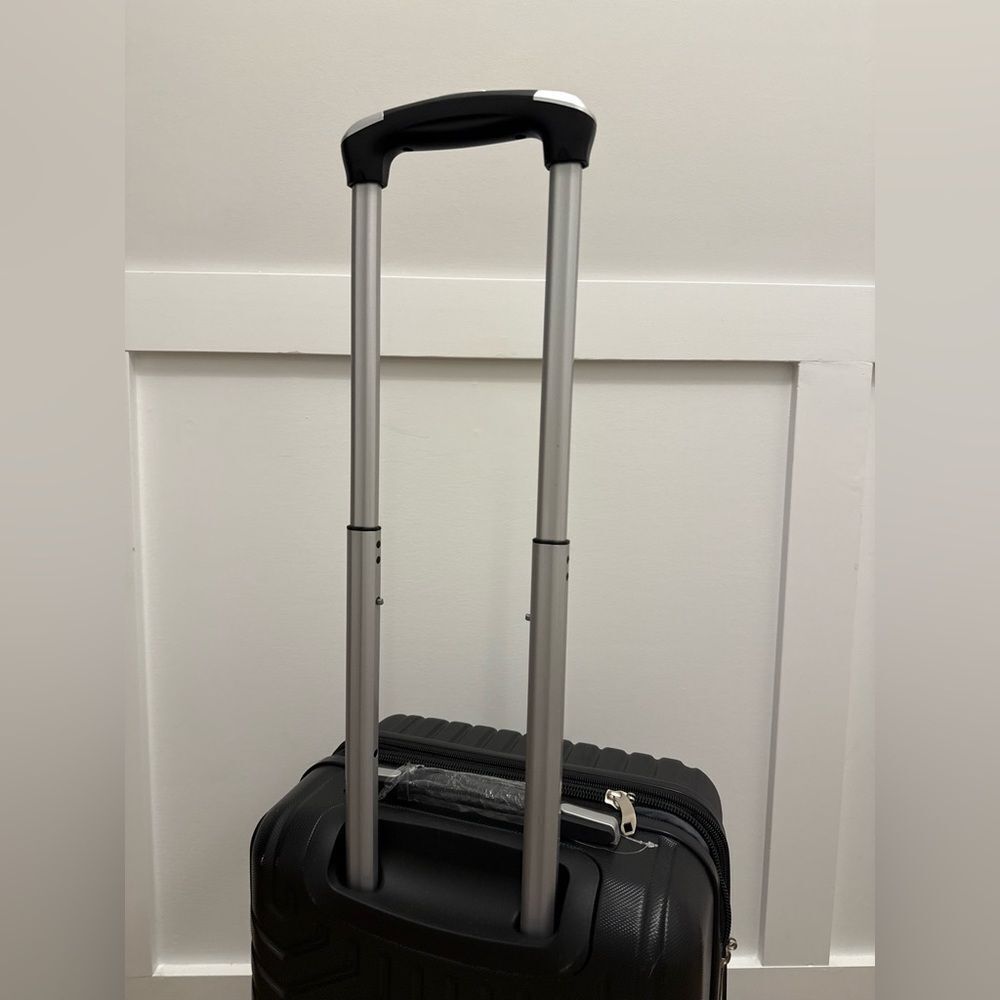 ALMOST NEW Madisson Varna 55cm suitcase - Picture 8 of 9